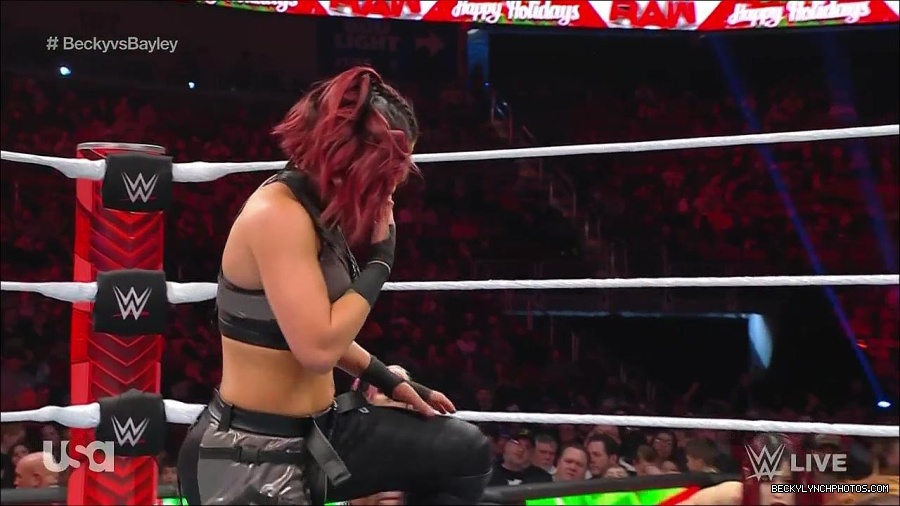 WWE_Monday_Night_Raw_2022_12_19_720p_HDTV_x264-NWCHD_mp4_006045144.jpg