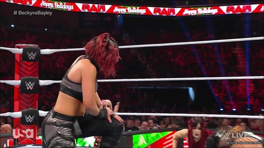 WWE_Monday_Night_Raw_2022_12_19_720p_HDTV_x264-NWCHD_mp4_006045544.jpg