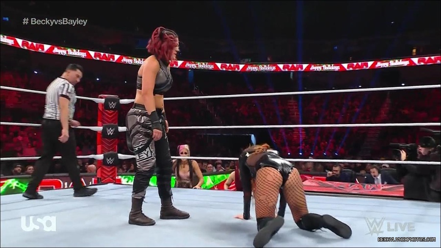 WWE_Monday_Night_Raw_2022_12_19_720p_HDTV_x264-NWCHD_mp4_006047546.jpg