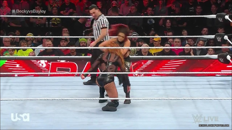 WWE_Monday_Night_Raw_2022_12_19_720p_HDTV_x264-NWCHD_mp4_006055954.jpg
