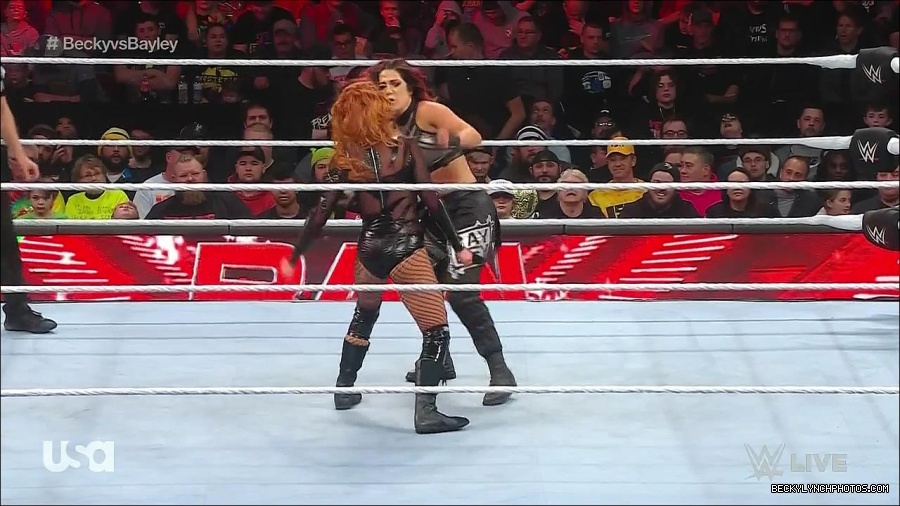 WWE_Monday_Night_Raw_2022_12_19_720p_HDTV_x264-NWCHD_mp4_006057956.jpg