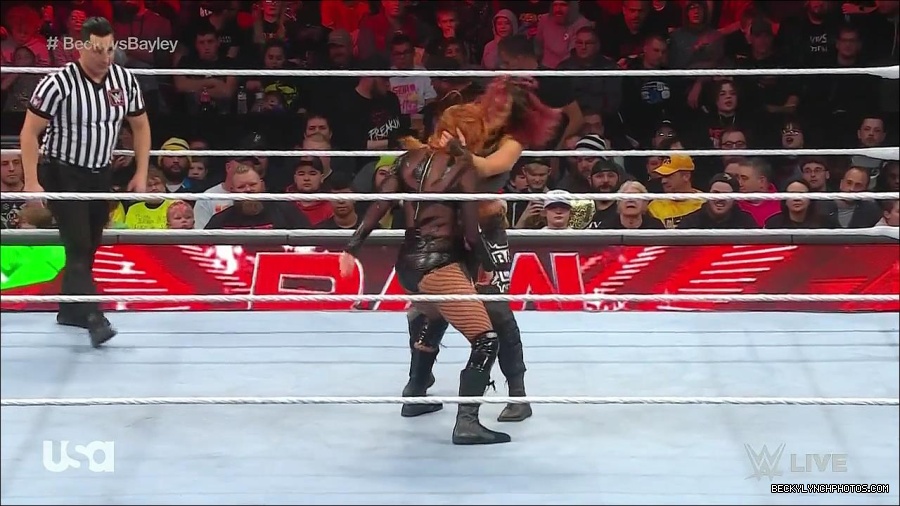 WWE_Monday_Night_Raw_2022_12_19_720p_HDTV_x264-NWCHD_mp4_006060359.jpg