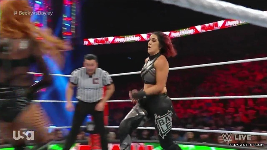 WWE_Monday_Night_Raw_2022_12_19_720p_HDTV_x264-NWCHD_mp4_006062361.jpg