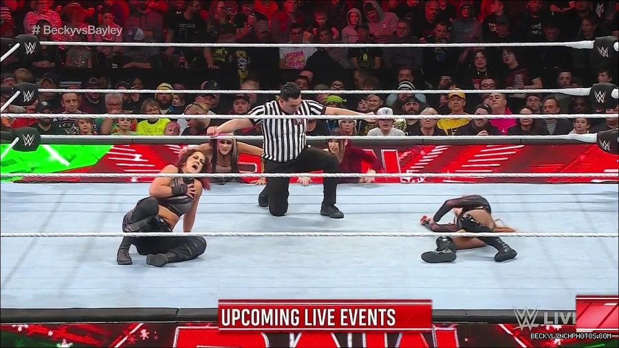 WWE_Monday_Night_Raw_2022_12_19_720p_HDTV_x264-NWCHD_mp4_006078610.jpg