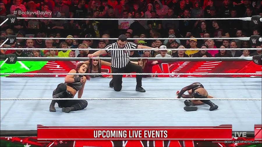 WWE_Monday_Night_Raw_2022_12_19_720p_HDTV_x264-NWCHD_mp4_006078777.jpg