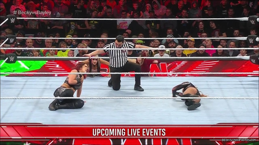 WWE_Monday_Night_Raw_2022_12_19_720p_HDTV_x264-NWCHD_mp4_006079178.jpg