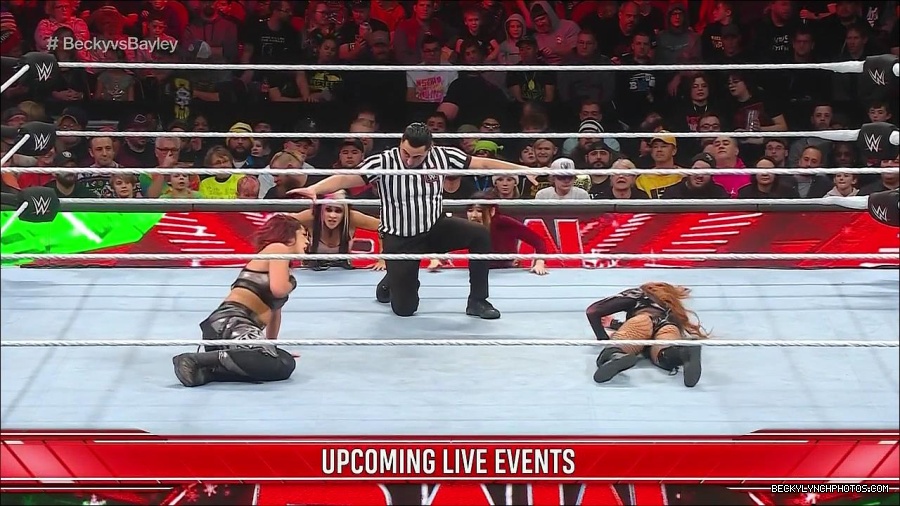 WWE_Monday_Night_Raw_2022_12_19_720p_HDTV_x264-NWCHD_mp4_006079578.jpg