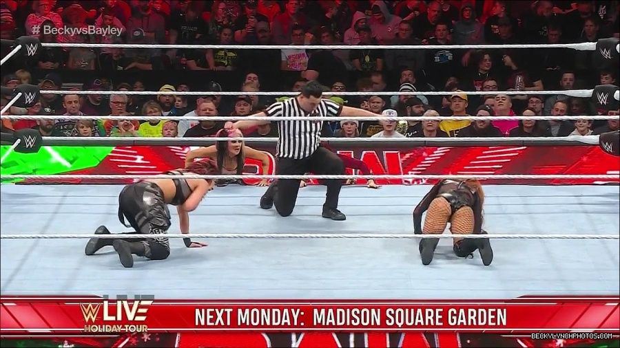 WWE_Monday_Night_Raw_2022_12_19_720p_HDTV_x264-NWCHD_mp4_006080779.jpg