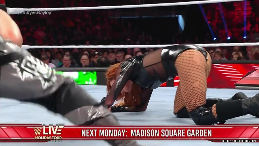 WWE_Monday_Night_Raw_2022_12_19_720p_HDTV_x264-NWCHD_mp4_006081413.jpg