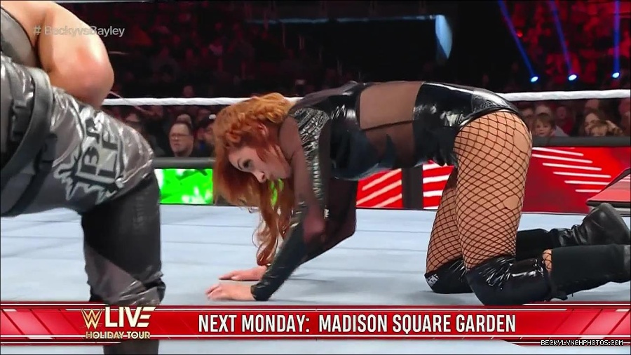 WWE_Monday_Night_Raw_2022_12_19_720p_HDTV_x264-NWCHD_mp4_006081814.jpg