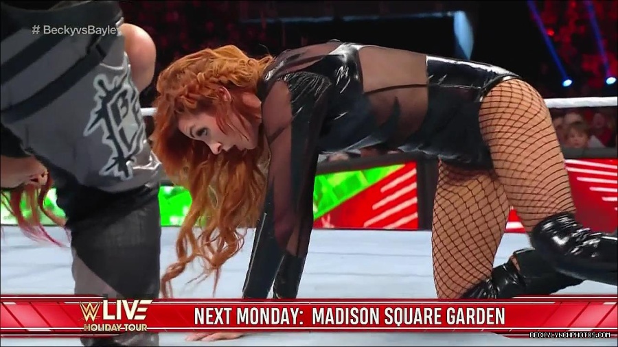 WWE_Monday_Night_Raw_2022_12_19_720p_HDTV_x264-NWCHD_mp4_006082381.jpg