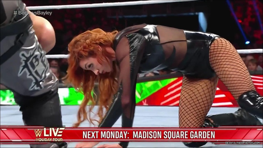 WWE_Monday_Night_Raw_2022_12_19_720p_HDTV_x264-NWCHD_mp4_006082614.jpg
