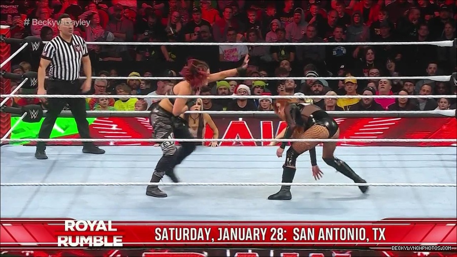 WWE_Monday_Night_Raw_2022_12_19_720p_HDTV_x264-NWCHD_mp4_006084216.jpg