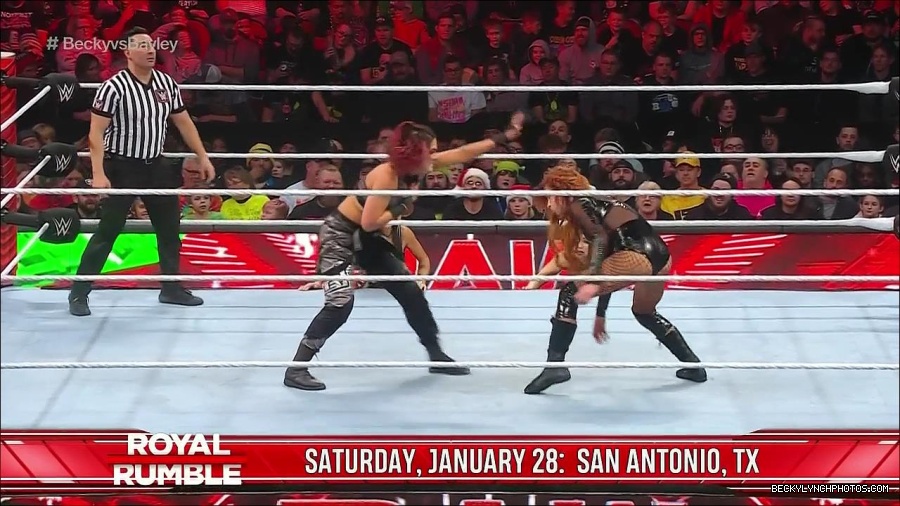 WWE_Monday_Night_Raw_2022_12_19_720p_HDTV_x264-NWCHD_mp4_006084383.jpg