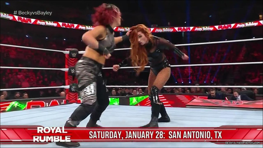 WWE_Monday_Night_Raw_2022_12_19_720p_HDTV_x264-NWCHD_mp4_006085017.jpg