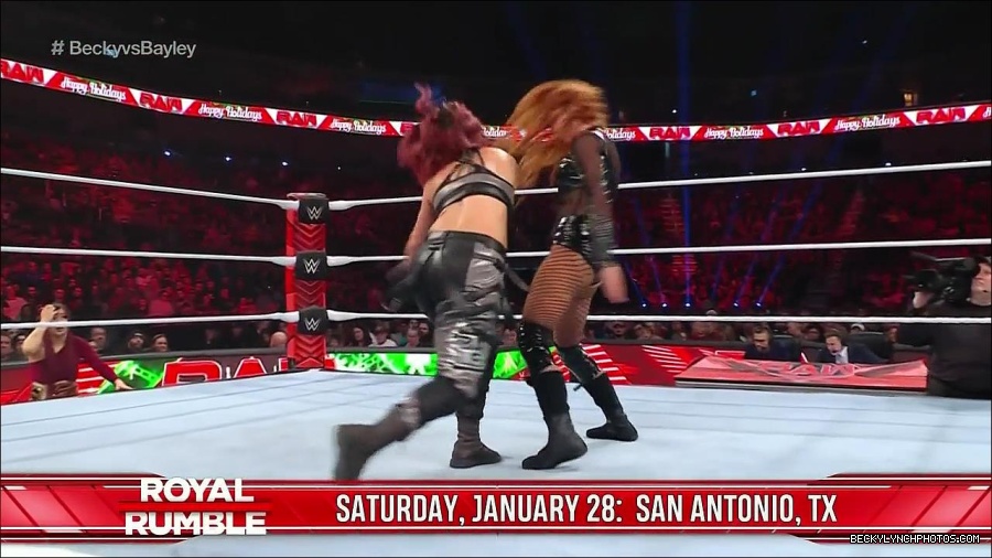 WWE_Monday_Night_Raw_2022_12_19_720p_HDTV_x264-NWCHD_mp4_006085417.jpg