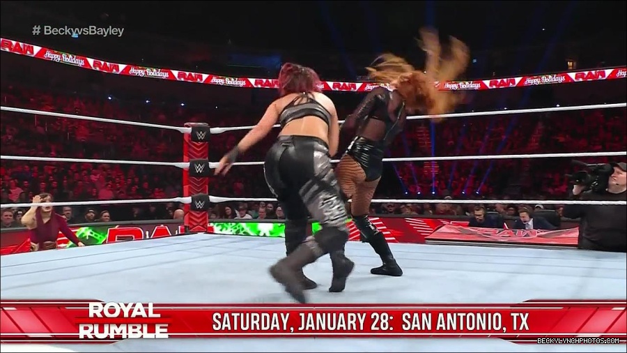 WWE_Monday_Night_Raw_2022_12_19_720p_HDTV_x264-NWCHD_mp4_006085584.jpg