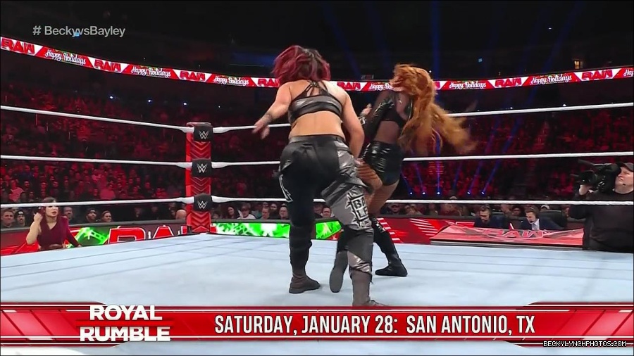 WWE_Monday_Night_Raw_2022_12_19_720p_HDTV_x264-NWCHD_mp4_006085818.jpg