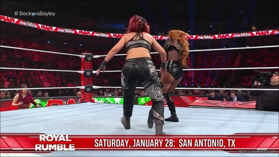 WWE_Monday_Night_Raw_2022_12_19_720p_HDTV_x264-NWCHD_mp4_006085984.jpg
