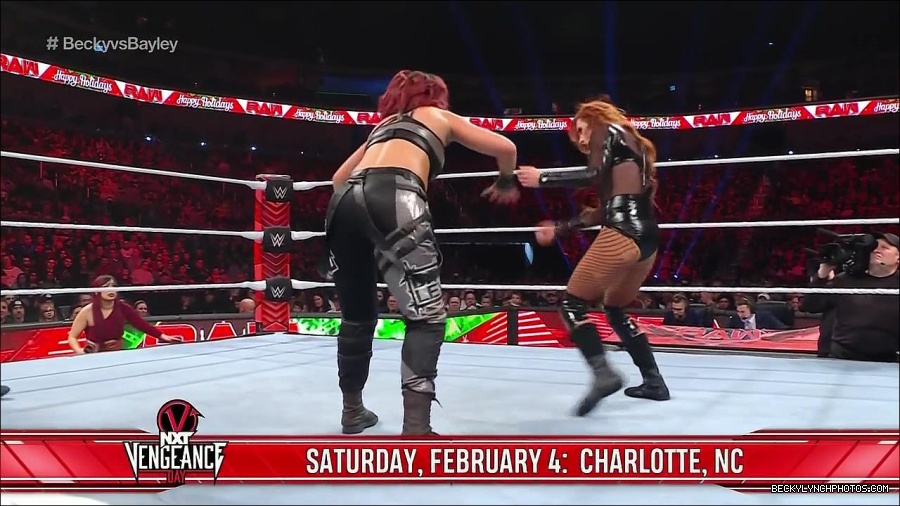 WWE_Monday_Night_Raw_2022_12_19_720p_HDTV_x264-NWCHD_mp4_006086618.jpg