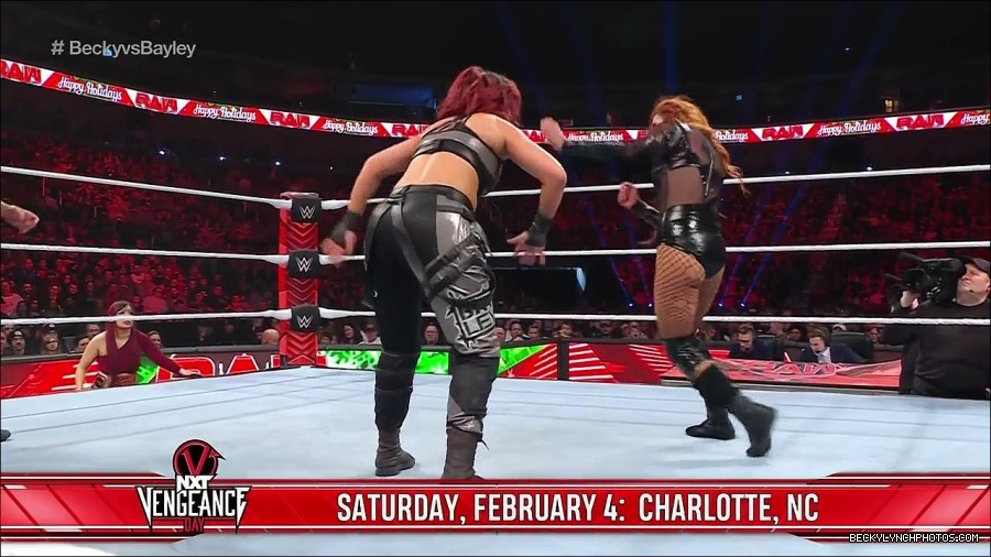 WWE_Monday_Night_Raw_2022_12_19_720p_HDTV_x264-NWCHD_mp4_006086785.jpg