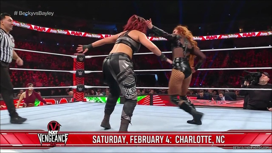 WWE_Monday_Night_Raw_2022_12_19_720p_HDTV_x264-NWCHD_mp4_006087019.jpg