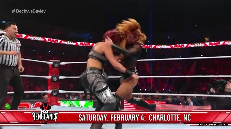 WWE_Monday_Night_Raw_2022_12_19_720p_HDTV_x264-NWCHD_mp4_006087419.jpg