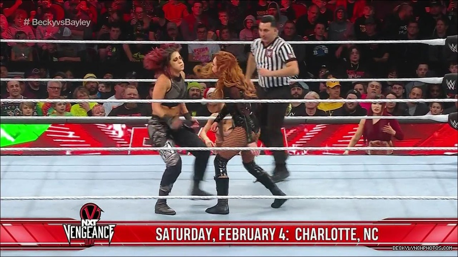 WWE_Monday_Night_Raw_2022_12_19_720p_HDTV_x264-NWCHD_mp4_006087986.jpg