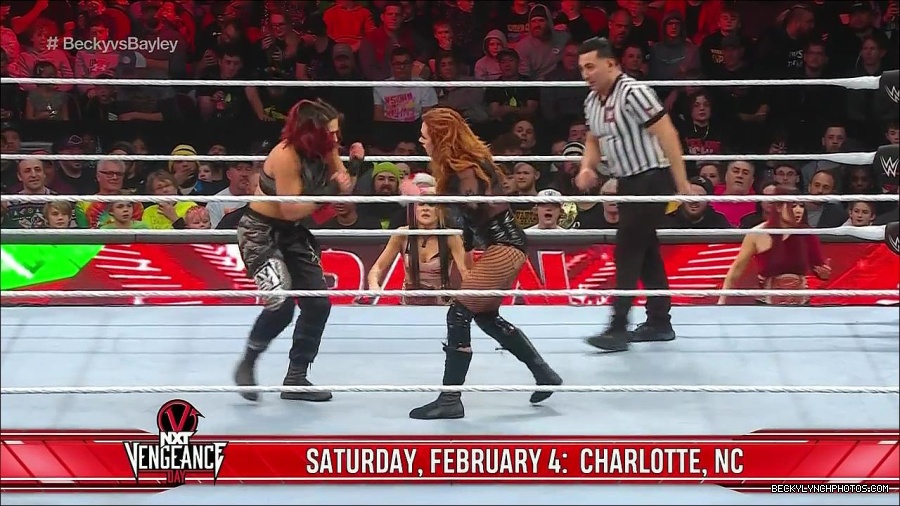 WWE_Monday_Night_Raw_2022_12_19_720p_HDTV_x264-NWCHD_mp4_006088387.jpg