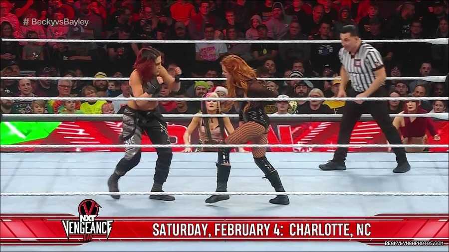 WWE_Monday_Night_Raw_2022_12_19_720p_HDTV_x264-NWCHD_mp4_006088787.jpg