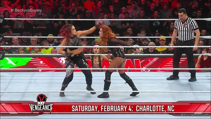 WWE_Monday_Night_Raw_2022_12_19_720p_HDTV_x264-NWCHD_mp4_006089188.jpg