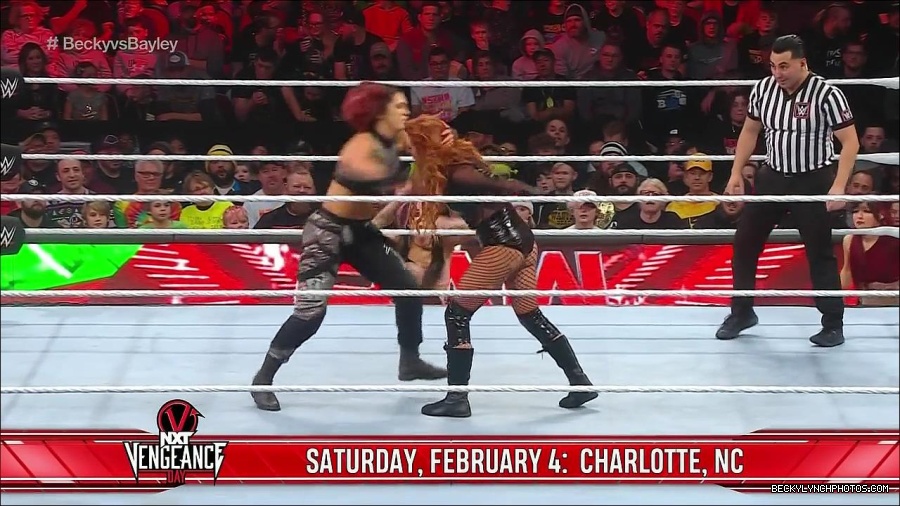 WWE_Monday_Night_Raw_2022_12_19_720p_HDTV_x264-NWCHD_mp4_006089421.jpg