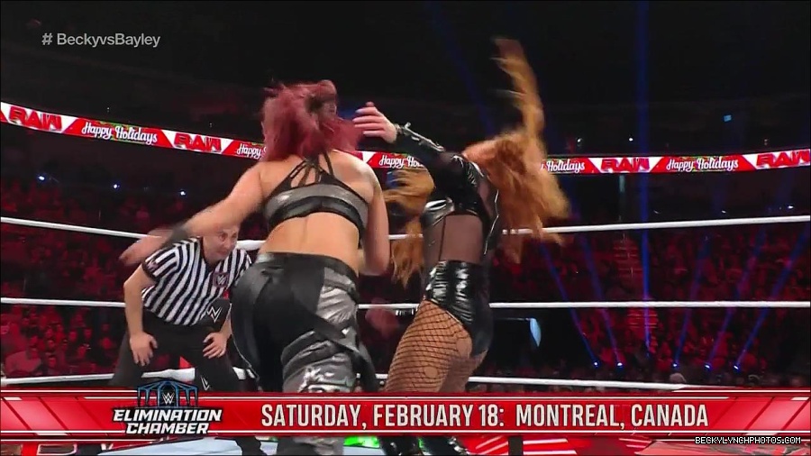 WWE_Monday_Night_Raw_2022_12_19_720p_HDTV_x264-NWCHD_mp4_006089822.jpg