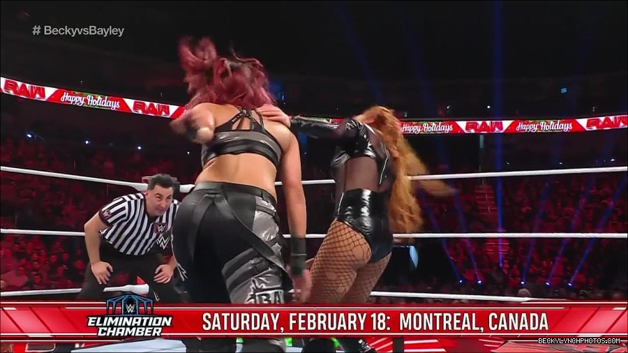 WWE_Monday_Night_Raw_2022_12_19_720p_HDTV_x264-NWCHD_mp4_006089988.jpg