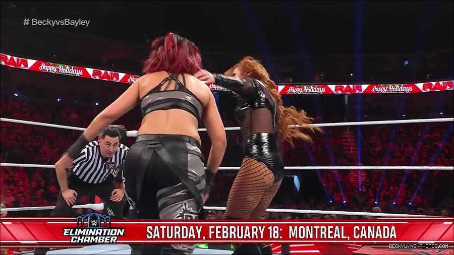 WWE_Monday_Night_Raw_2022_12_19_720p_HDTV_x264-NWCHD_mp4_006090222.jpg