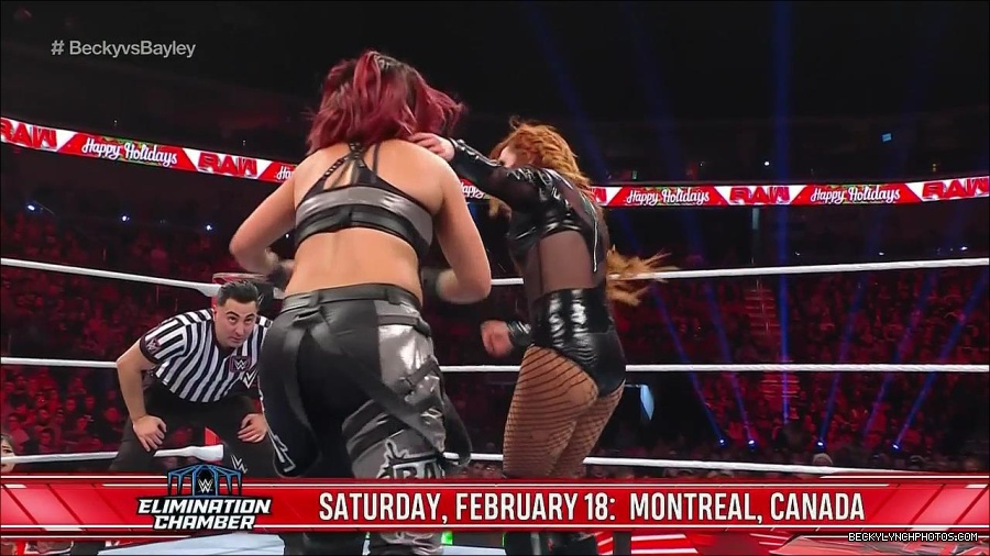 WWE_Monday_Night_Raw_2022_12_19_720p_HDTV_x264-NWCHD_mp4_006090389.jpg