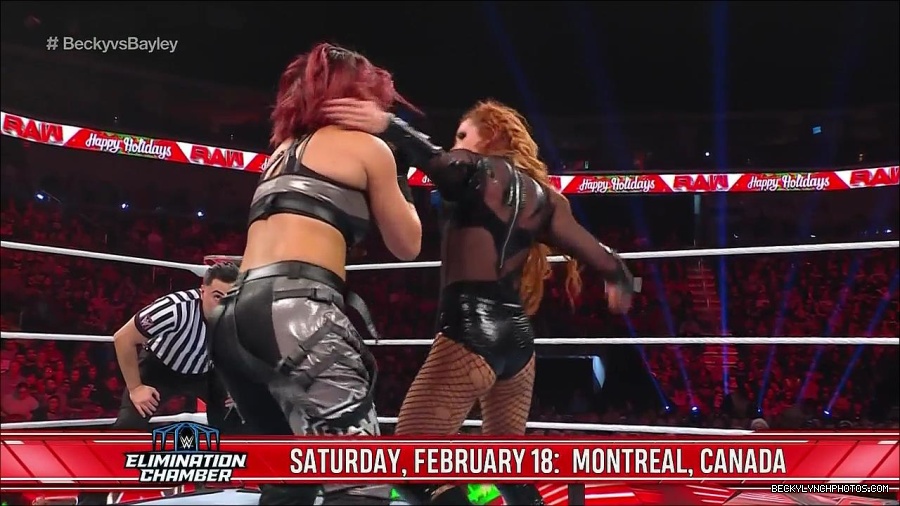 WWE_Monday_Night_Raw_2022_12_19_720p_HDTV_x264-NWCHD_mp4_006090789.jpg