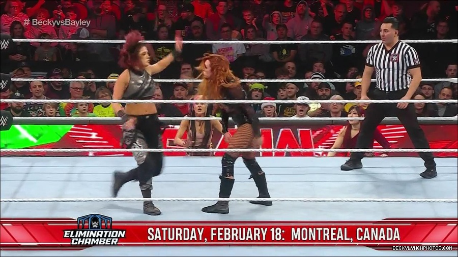 WWE_Monday_Night_Raw_2022_12_19_720p_HDTV_x264-NWCHD_mp4_006091590.jpg