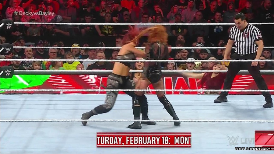 WWE_Monday_Night_Raw_2022_12_19_720p_HDTV_x264-NWCHD_mp4_006092624.jpg