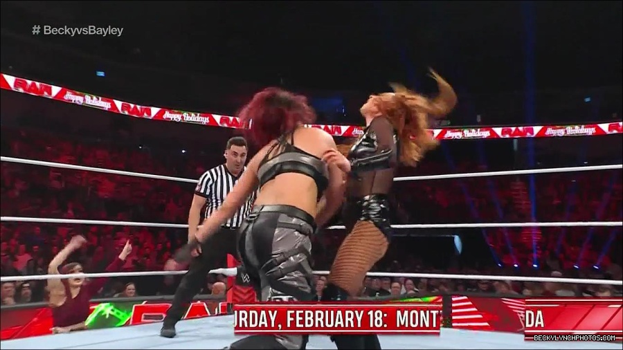 WWE_Monday_Night_Raw_2022_12_19_720p_HDTV_x264-NWCHD_mp4_006092791.jpg