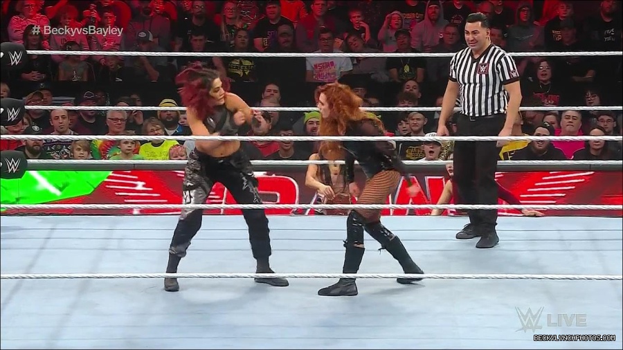 WWE_Monday_Night_Raw_2022_12_19_720p_HDTV_x264-NWCHD_mp4_006095027.jpg