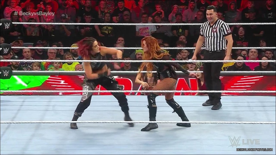 WWE_Monday_Night_Raw_2022_12_19_720p_HDTV_x264-NWCHD_mp4_006095194.jpg