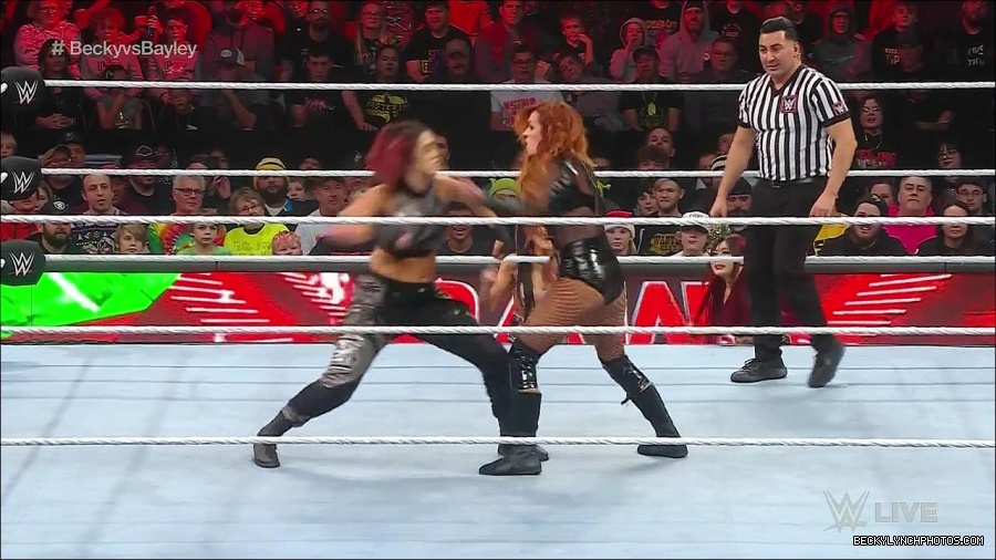 WWE_Monday_Night_Raw_2022_12_19_720p_HDTV_x264-NWCHD_mp4_006095427.jpg
