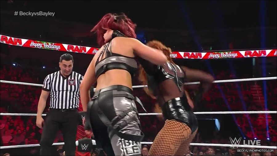 WWE_Monday_Night_Raw_2022_12_19_720p_HDTV_x264-NWCHD_mp4_006095994.jpg