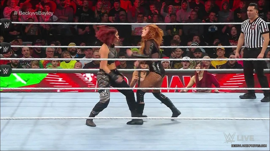 WWE_Monday_Night_Raw_2022_12_19_720p_HDTV_x264-NWCHD_mp4_006096795.jpg