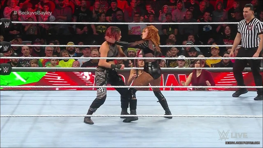 WWE_Monday_Night_Raw_2022_12_19_720p_HDTV_x264-NWCHD_mp4_006097029.jpg