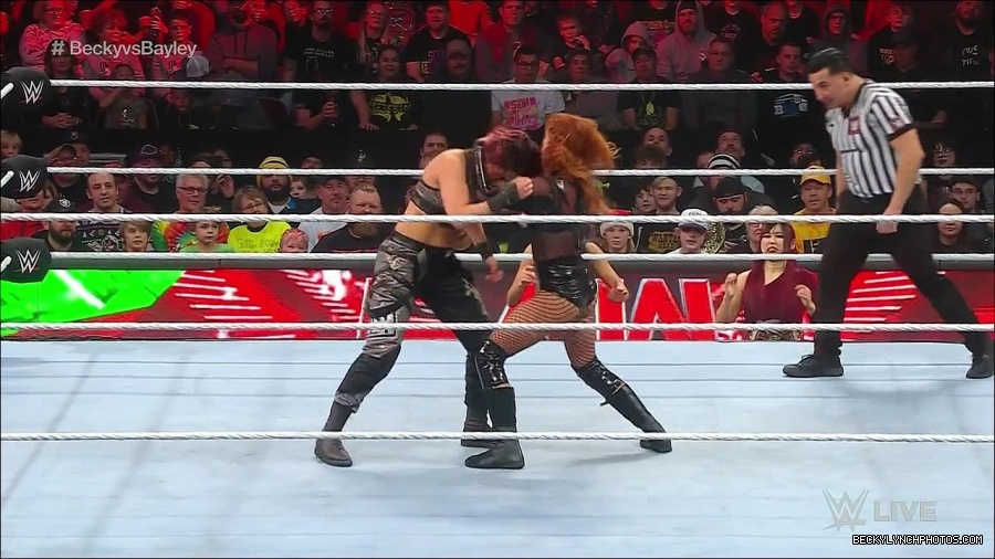 WWE_Monday_Night_Raw_2022_12_19_720p_HDTV_x264-NWCHD_mp4_006097596.jpg