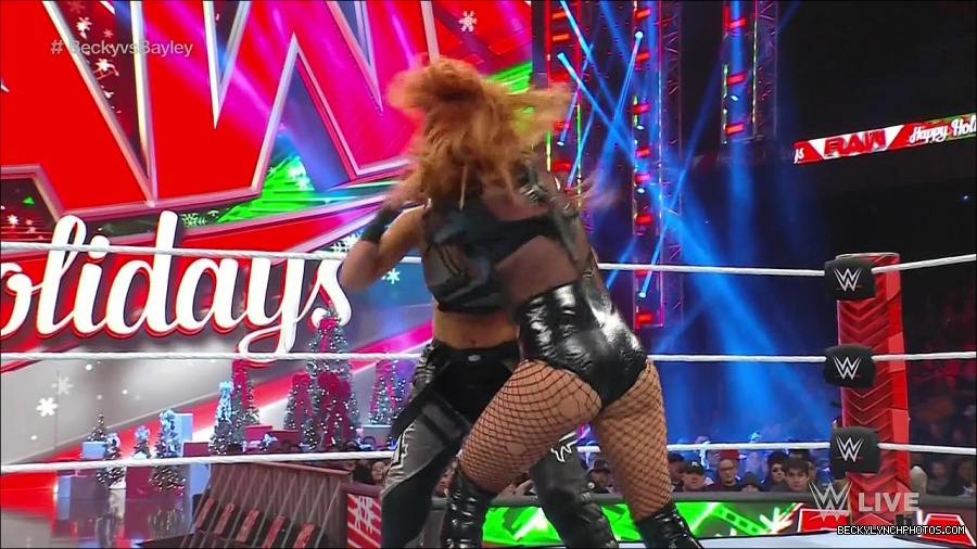 WWE_Monday_Night_Raw_2022_12_19_720p_HDTV_x264-NWCHD_mp4_006098397.jpg