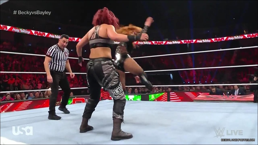 WWE_Monday_Night_Raw_2022_12_19_720p_HDTV_x264-NWCHD_mp4_006102234.jpg