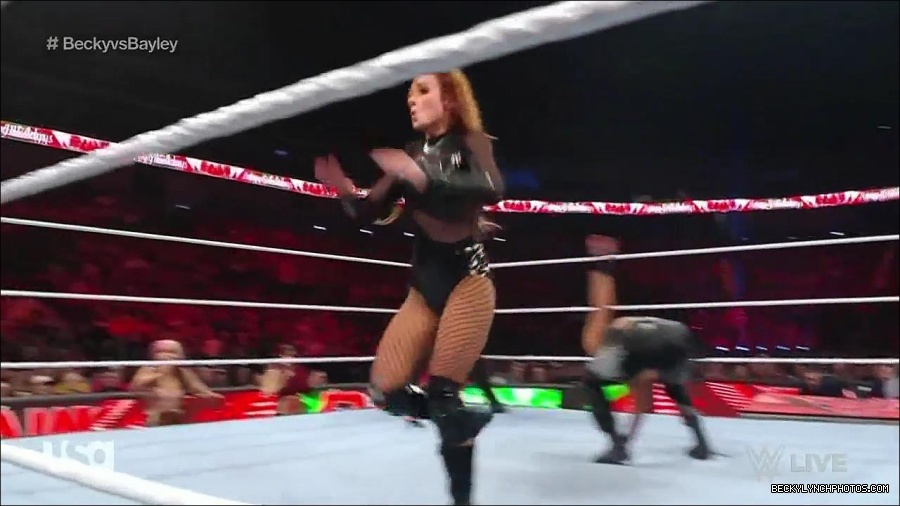 WWE_Monday_Night_Raw_2022_12_19_720p_HDTV_x264-NWCHD_mp4_006106238.jpg